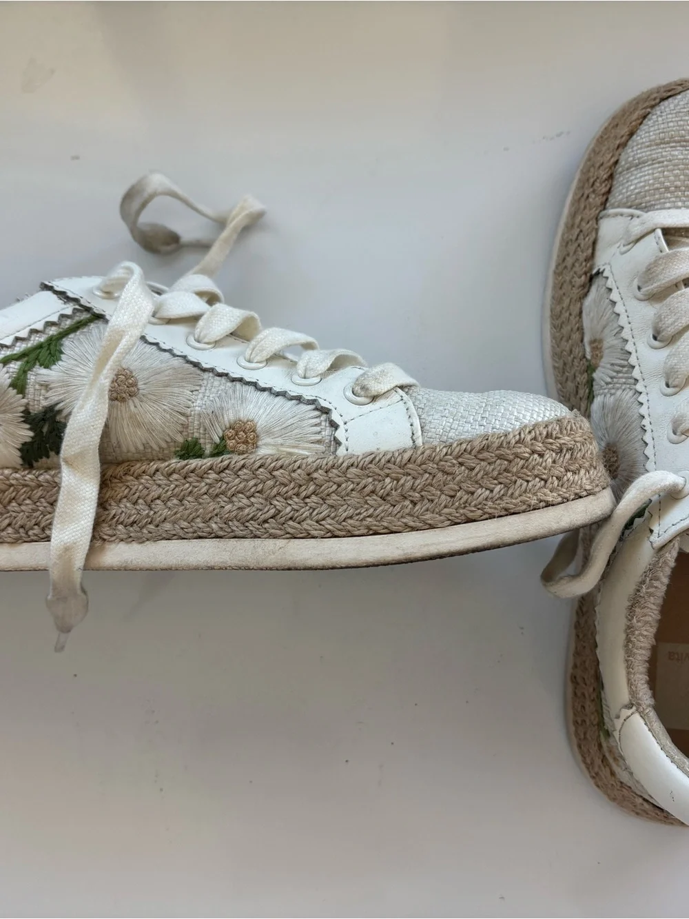 Dolce Vita White Daisy Embroidered Platform Sneakers - Women's 6.5